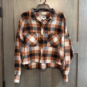 Ci Sono Plaid Cropped Button-Up Shirt